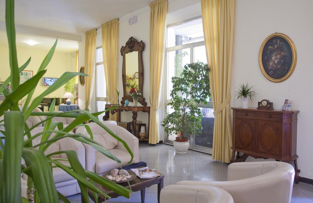 Hotel Quisisana Rimini Bagian luar foto